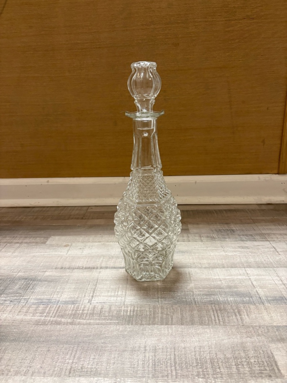 Anchor Hocking Wexford Pattern 32 Oz Decanter with Stopper